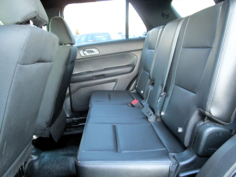 Ford Explorer Vehicle Full-screen Gallery Image 10