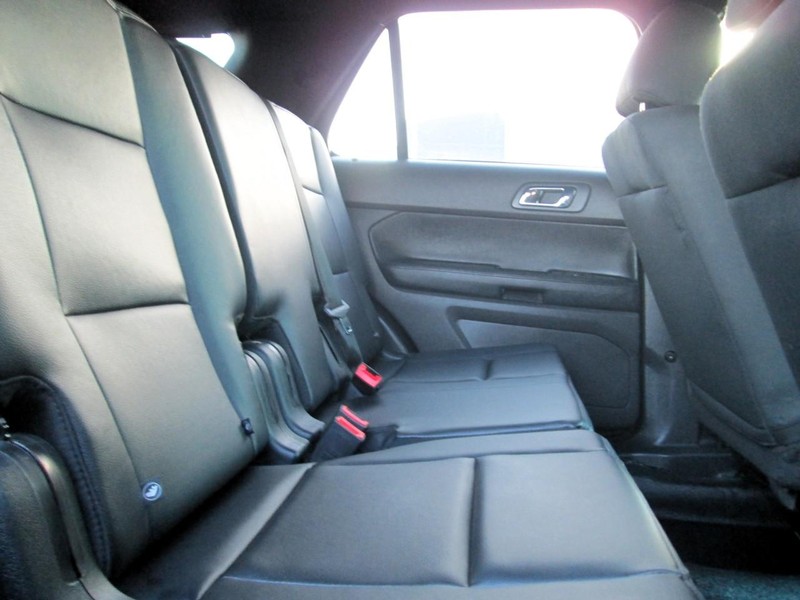 Ford Explorer Vehicle Full-screen Gallery Image 11