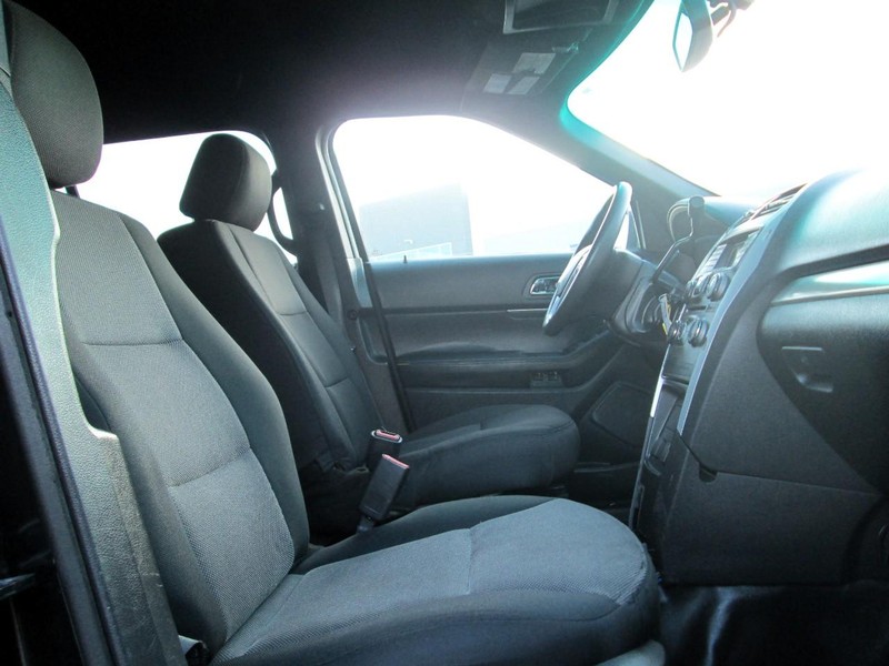 Ford Explorer Vehicle Full-screen Gallery Image 12