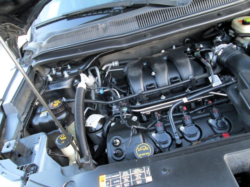 Ford Explorer Vehicle Full-screen Gallery Image 13