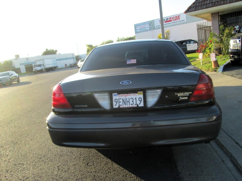 Ford Crown Victoria Vehicle Full-screen Gallery Image 05