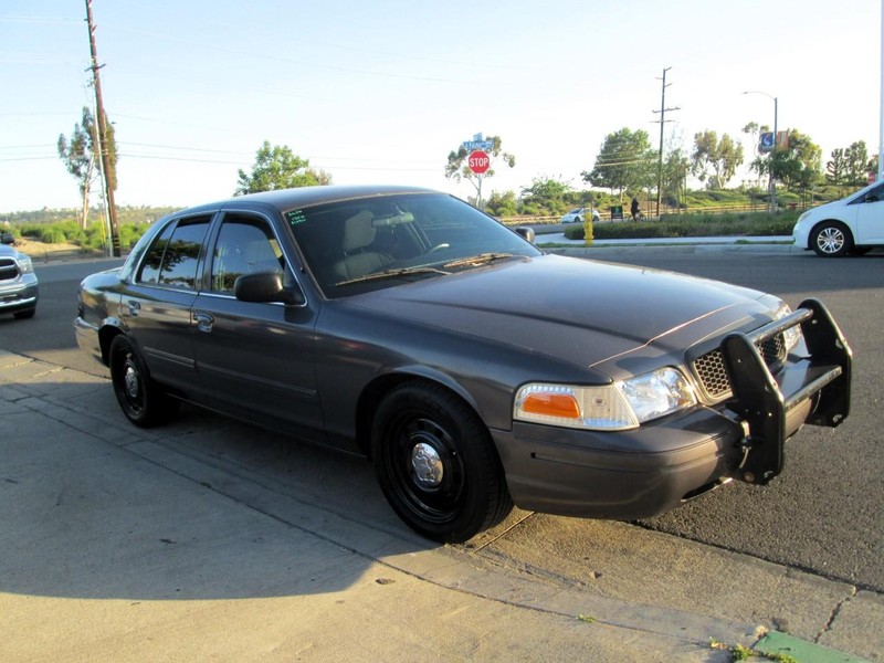 Ford Crown Victoria Vehicle Full-screen Gallery Image 07