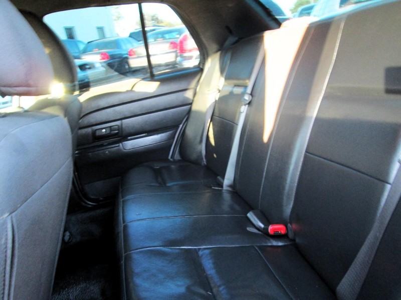 Ford Crown Victoria Vehicle Full-screen Gallery Image 10