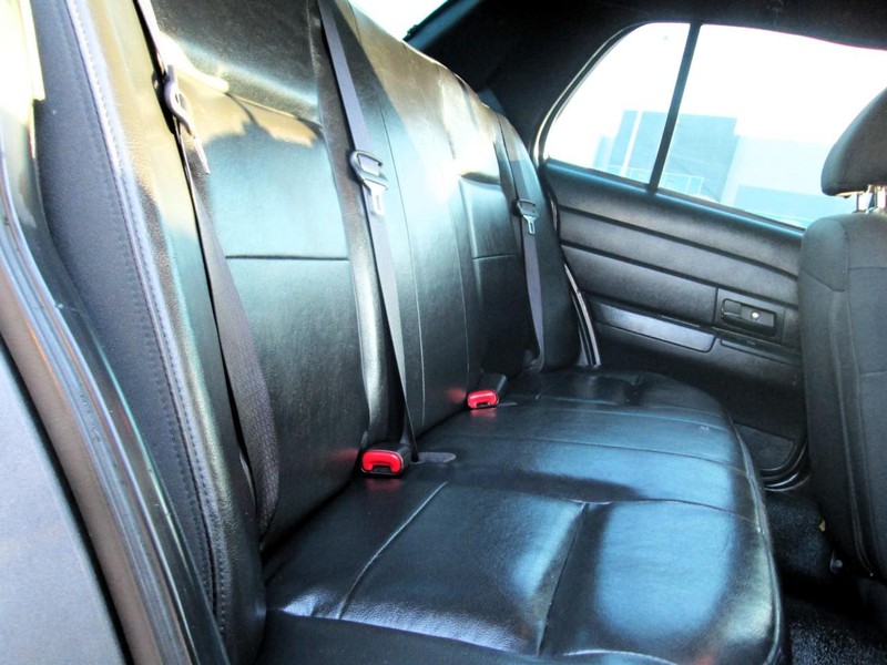 Ford Crown Victoria Vehicle Full-screen Gallery Image 11