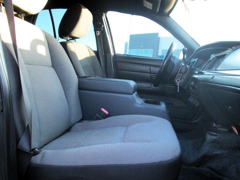 Ford Crown Victoria Vehicle Full-screen Gallery Image 12