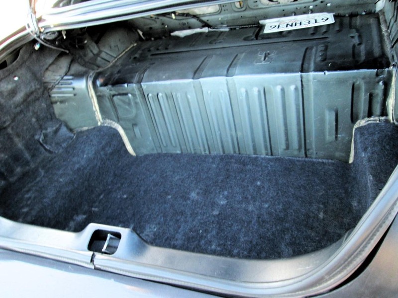 Ford Crown Victoria Vehicle Full-screen Gallery Image 13