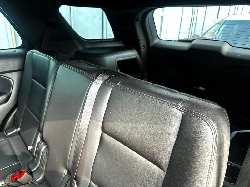 Ford Explorer Vehicle Full-screen Gallery Image 08
