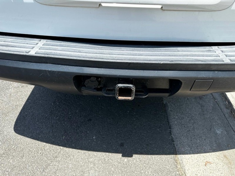 GMC Yukon XL Vehicle Full-screen Gallery Image 12