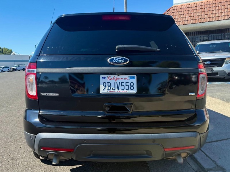 Ford Explorer Vehicle Full-screen Gallery Image 03