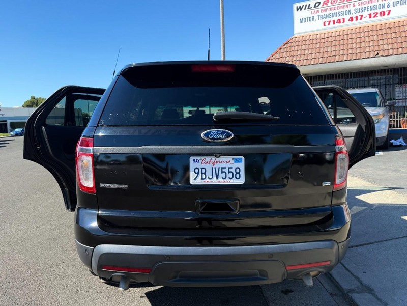 Ford Explorer Vehicle Full-screen Gallery Image 07