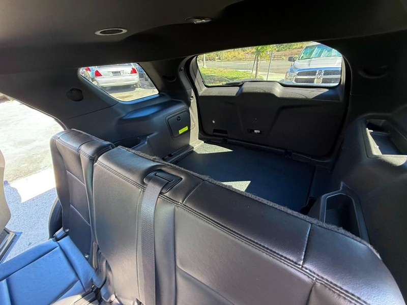 Ford Explorer Vehicle Full-screen Gallery Image 11