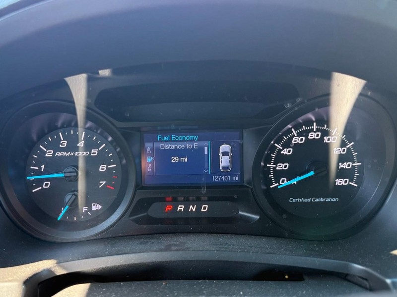 Ford Explorer Vehicle Full-screen Gallery Image 15