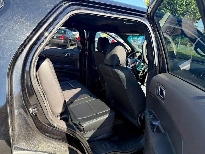 Ford Explorer Vehicle Full-screen Gallery Image 19