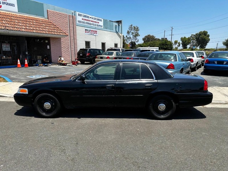 Ford Crown Victoria Vehicle Full-screen Gallery Image 03