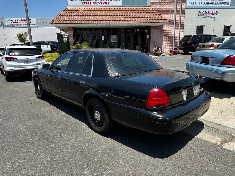Ford Crown Victoria Vehicle Full-screen Gallery Image 04