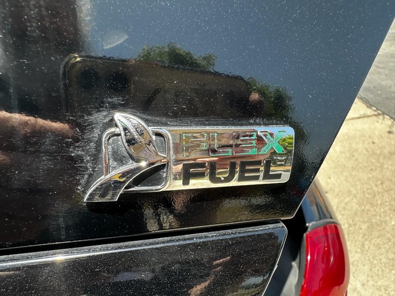 Ford Crown Victoria Vehicle Full-screen Gallery Image 13