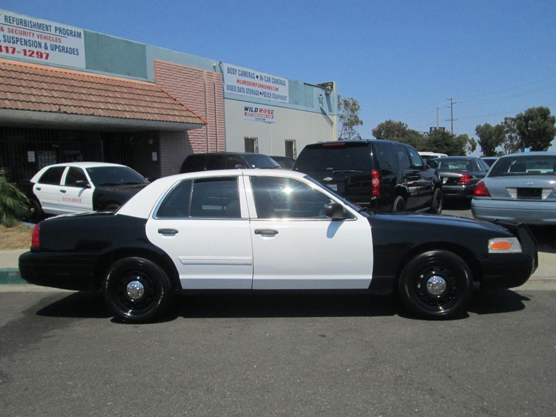 Ford Crown Victoria Vehicle Full-screen Gallery Image 03