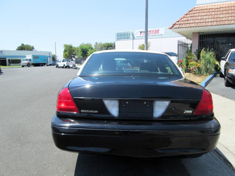 Ford Crown Victoria Vehicle Full-screen Gallery Image 04