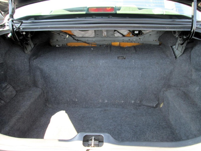 Ford Crown Victoria Vehicle Full-screen Gallery Image 10