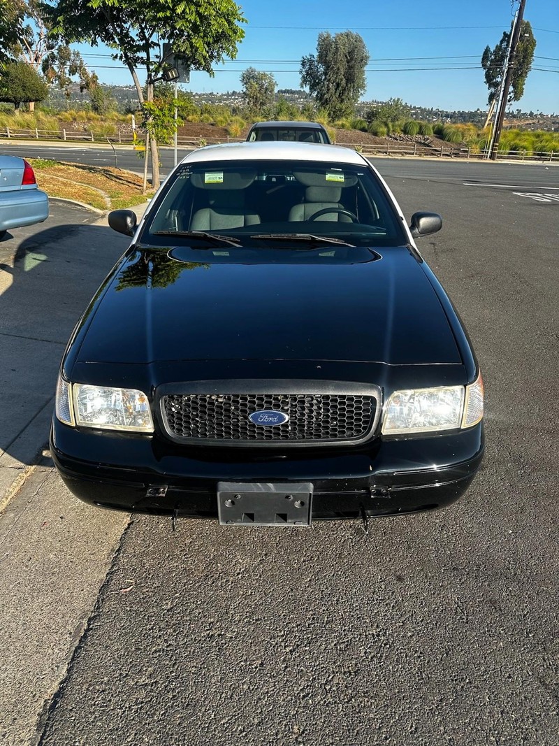 Ford Crown Victoria Vehicle Full-screen Gallery Image 02