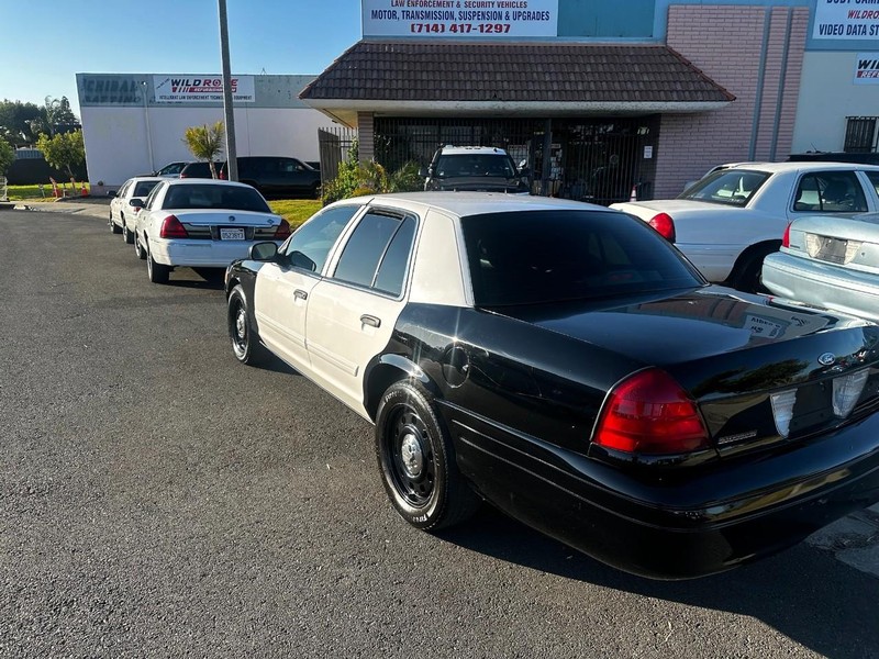 Ford Crown Victoria Vehicle Full-screen Gallery Image 03