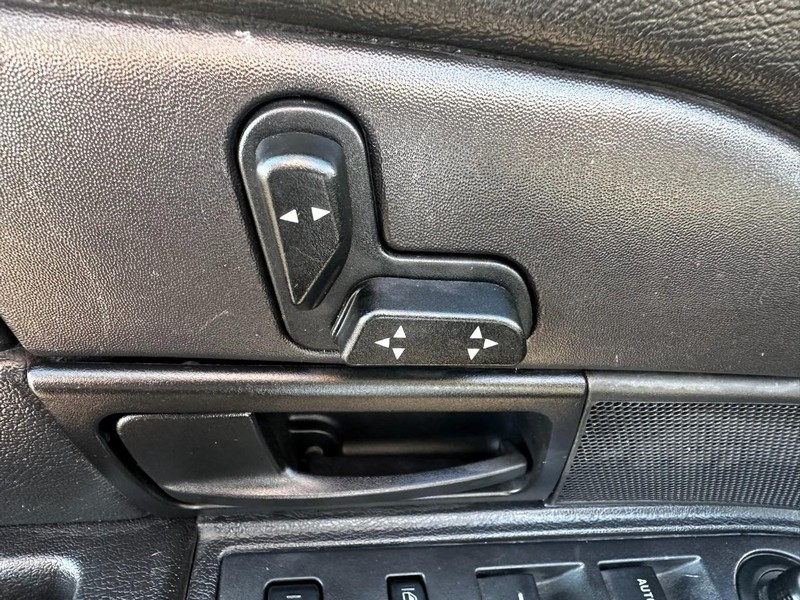 Ford Crown Victoria Vehicle Full-screen Gallery Image 08