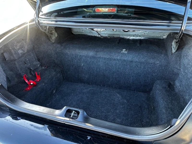 Ford Crown Victoria Vehicle Full-screen Gallery Image 09