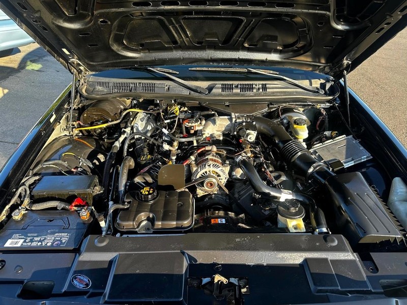 Ford Crown Victoria Vehicle Full-screen Gallery Image 10