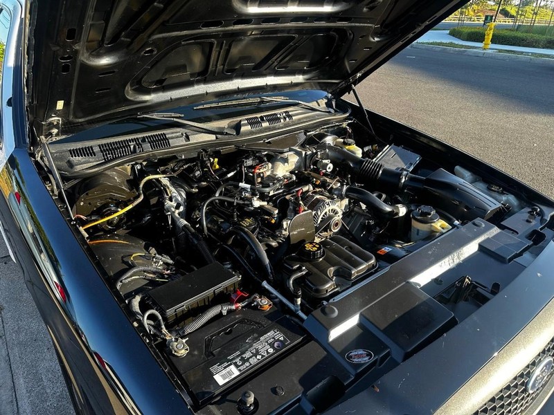 Ford Crown Victoria Vehicle Full-screen Gallery Image 11