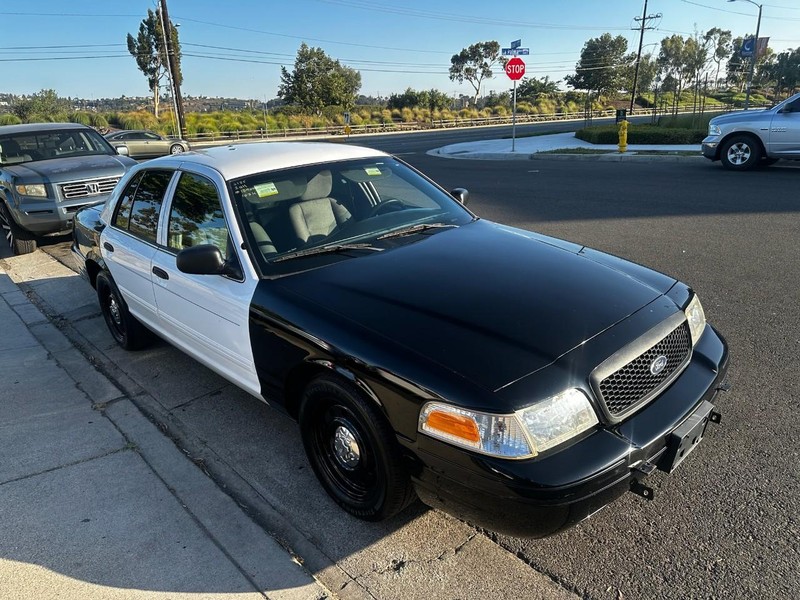 Ford Crown Victoria Vehicle Full-screen Gallery Image 12
