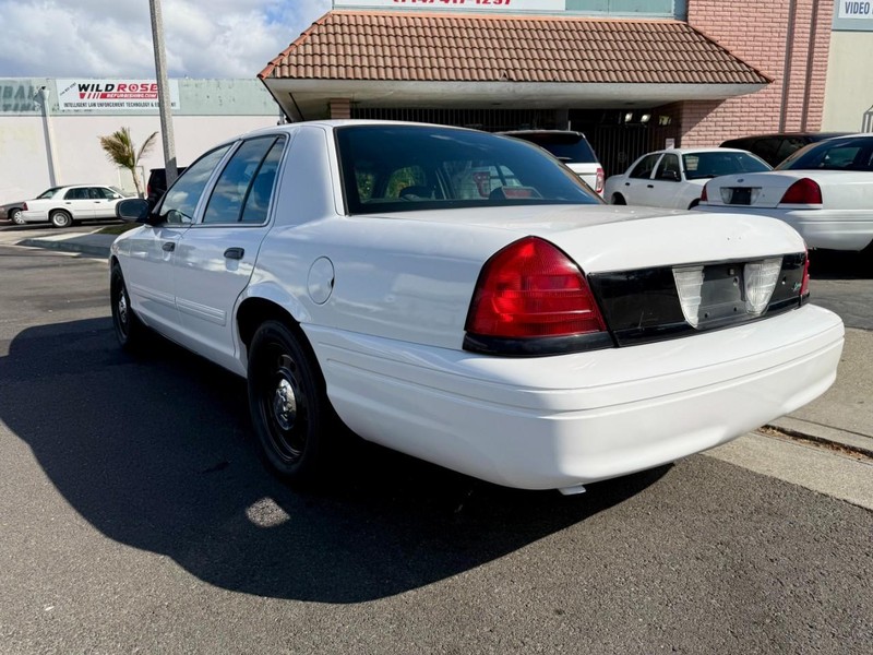 Ford Crown Victoria Vehicle Full-screen Gallery Image 04