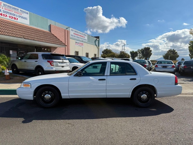 Ford Crown Victoria Vehicle Full-screen Gallery Image 06