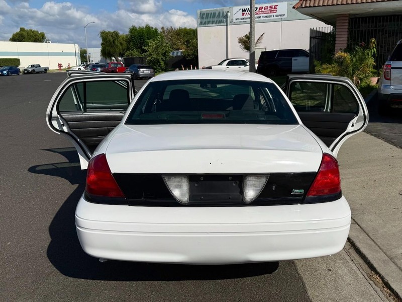 Ford Crown Victoria Vehicle Full-screen Gallery Image 07