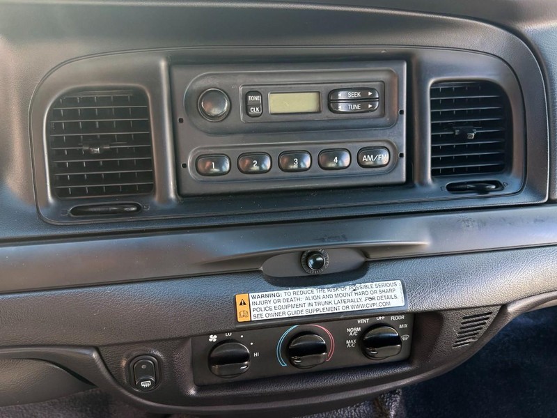 Ford Crown Victoria Vehicle Full-screen Gallery Image 14