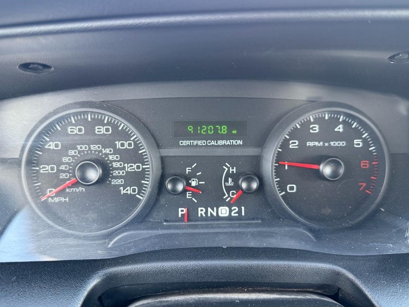 Ford Crown Victoria Vehicle Full-screen Gallery Image 15