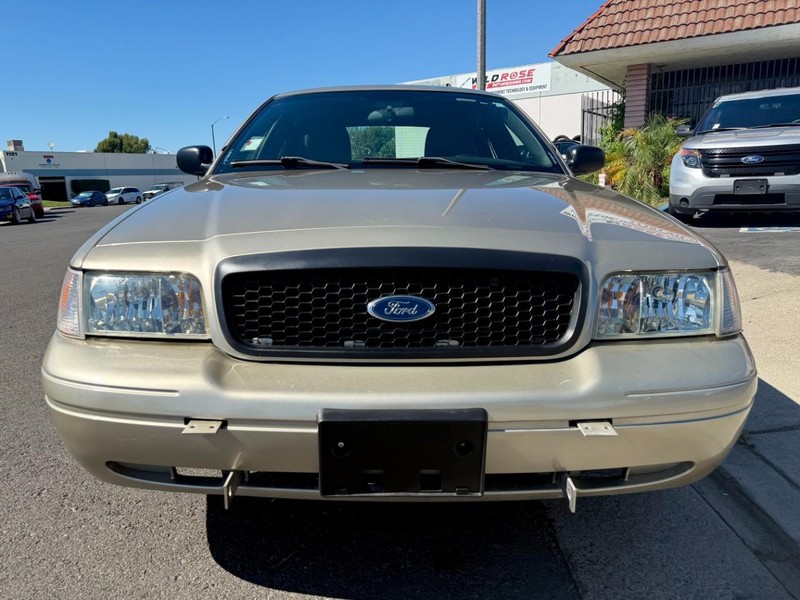 Ford Crown Victoria Vehicle Full-screen Gallery Image 03