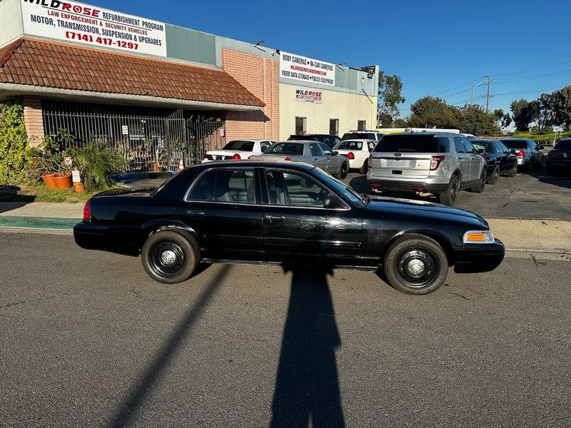 Ford Crown Victoria Vehicle Full-screen Gallery Image 04