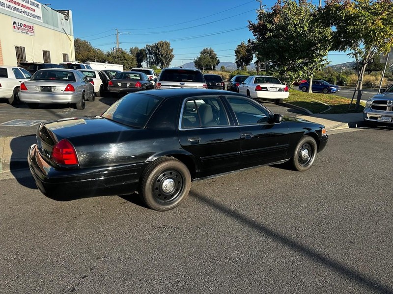 Ford Crown Victoria Vehicle Full-screen Gallery Image 05
