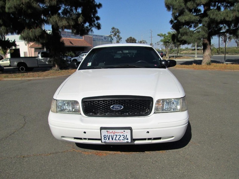 Ford Crown Victoria Vehicle Full-screen Gallery Image 01