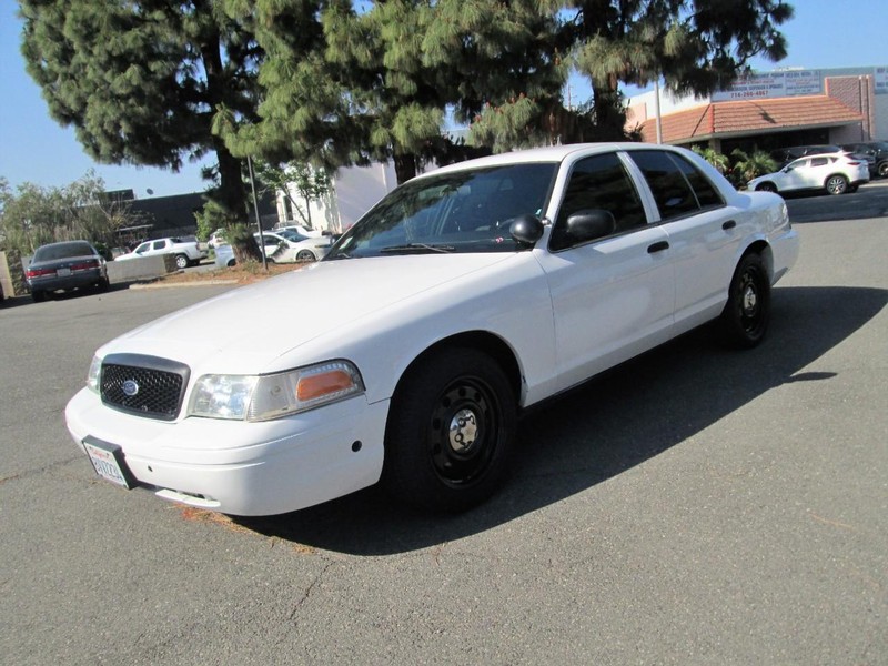 Ford Crown Victoria Vehicle Full-screen Gallery Image 02