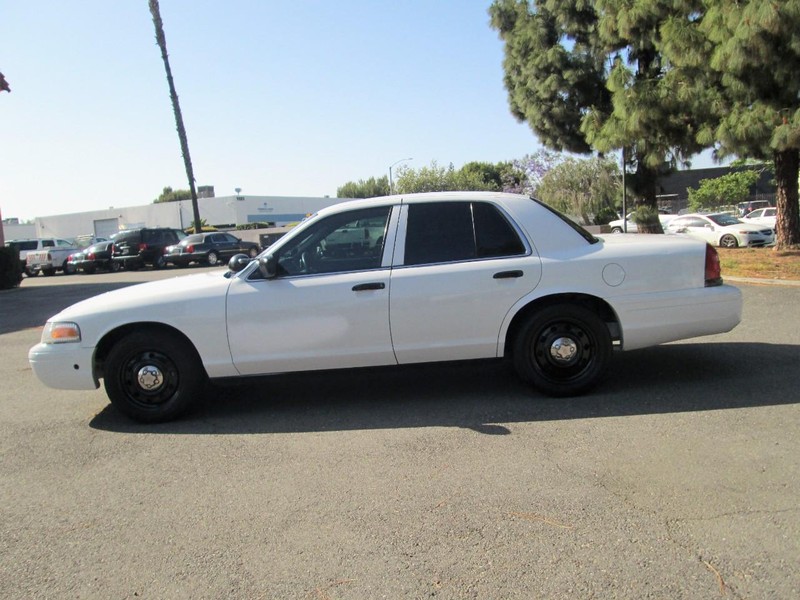 Ford Crown Victoria Vehicle Full-screen Gallery Image 03