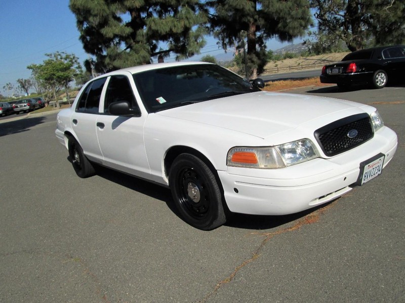 Ford Crown Victoria Vehicle Full-screen Gallery Image 08