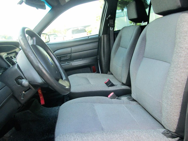 Ford Crown Victoria Vehicle Full-screen Gallery Image 09