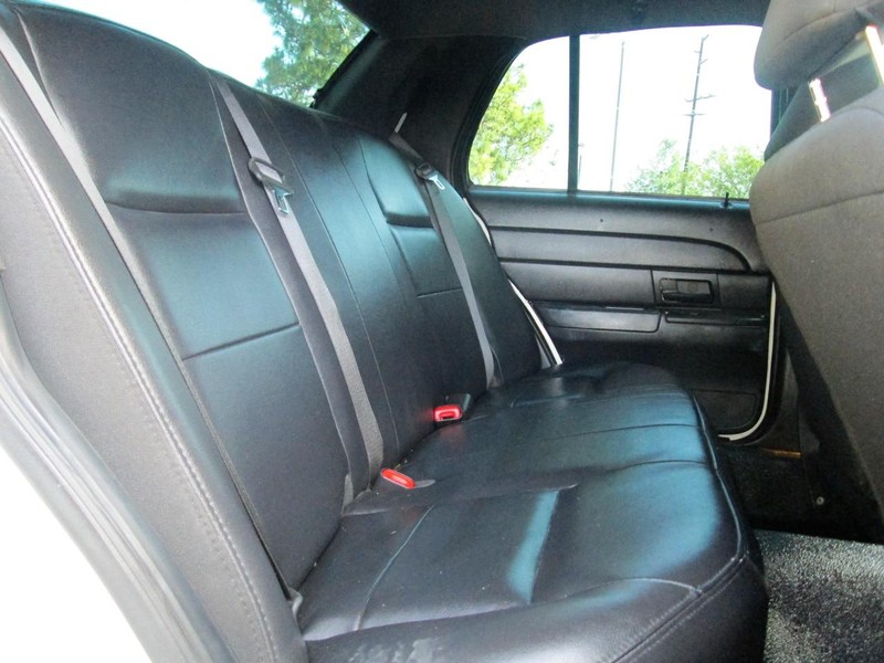 Ford Crown Victoria Vehicle Full-screen Gallery Image 11