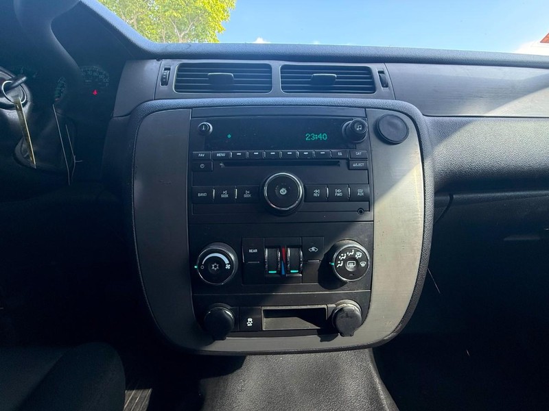 Chevrolet Tahoe Vehicle Full-screen Gallery Image 06