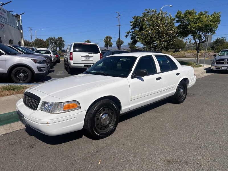 Ford Crown Victoria Vehicle Full-screen Gallery Image 01