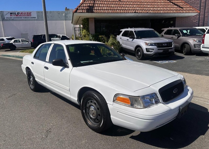 Ford Crown Victoria Vehicle Full-screen Gallery Image 04
