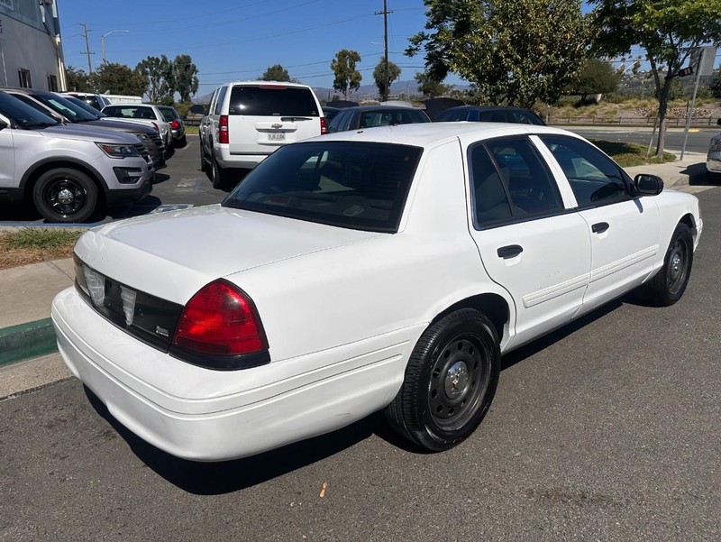 Ford Crown Victoria Vehicle Full-screen Gallery Image 05