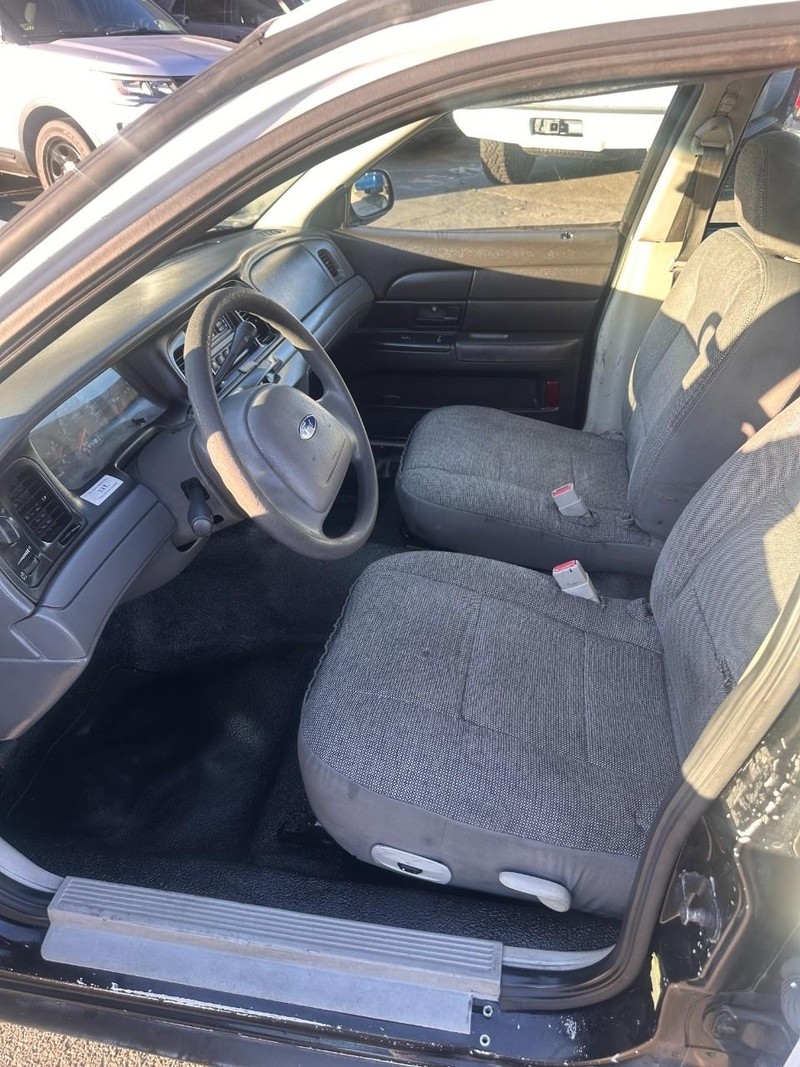 Ford Police Interceptor Vehicle Full-screen Gallery Image 04