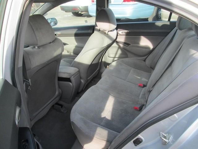 Honda Civic Sedan Vehicle Full-screen Gallery Image 03